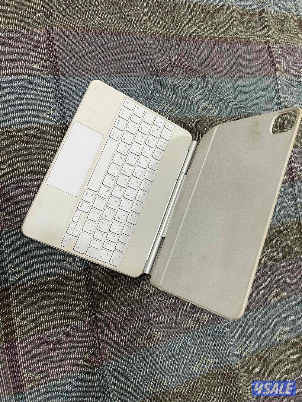 كيبورد ابل ماجيك الاصلي 1انش نظيف وشغال تمام 100/100 ما فيه شي1