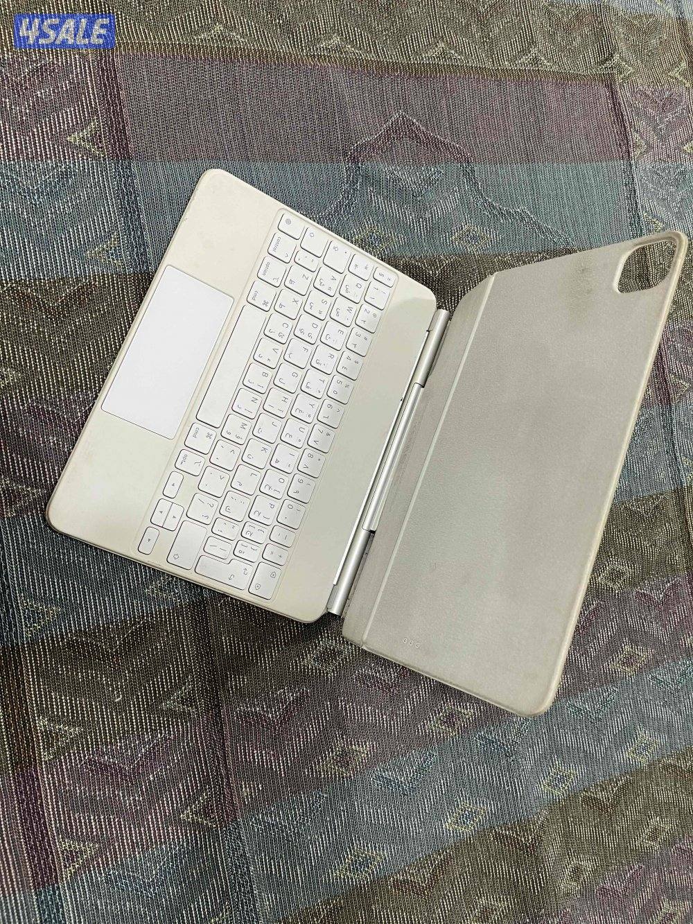 كيبورد ابل ماجيك الاصلي 1انش نظيف وشغال تمام 100/100 ما فيه شي4