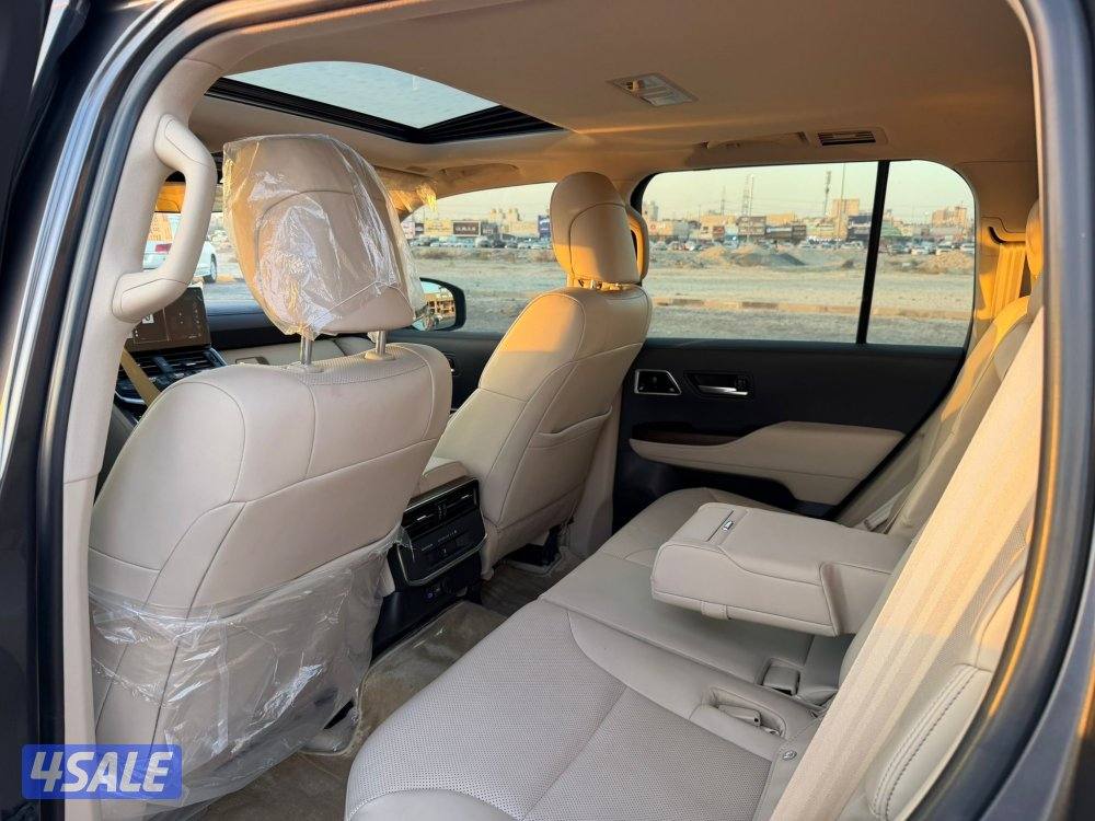 لاندكروز 2024 ايرو اس تون تيربو8