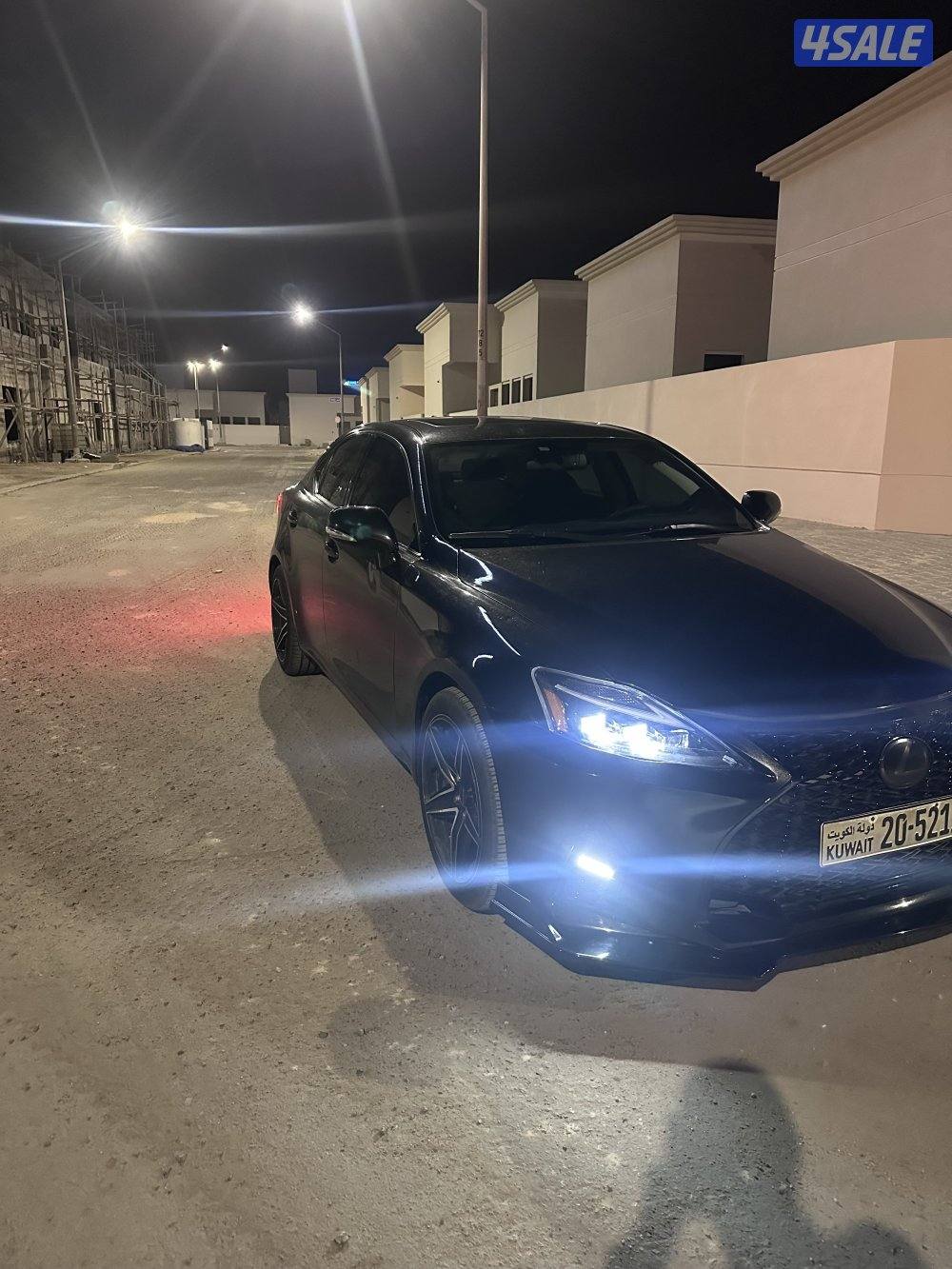 للبيع سياره لكززس is 300 موديل 20121