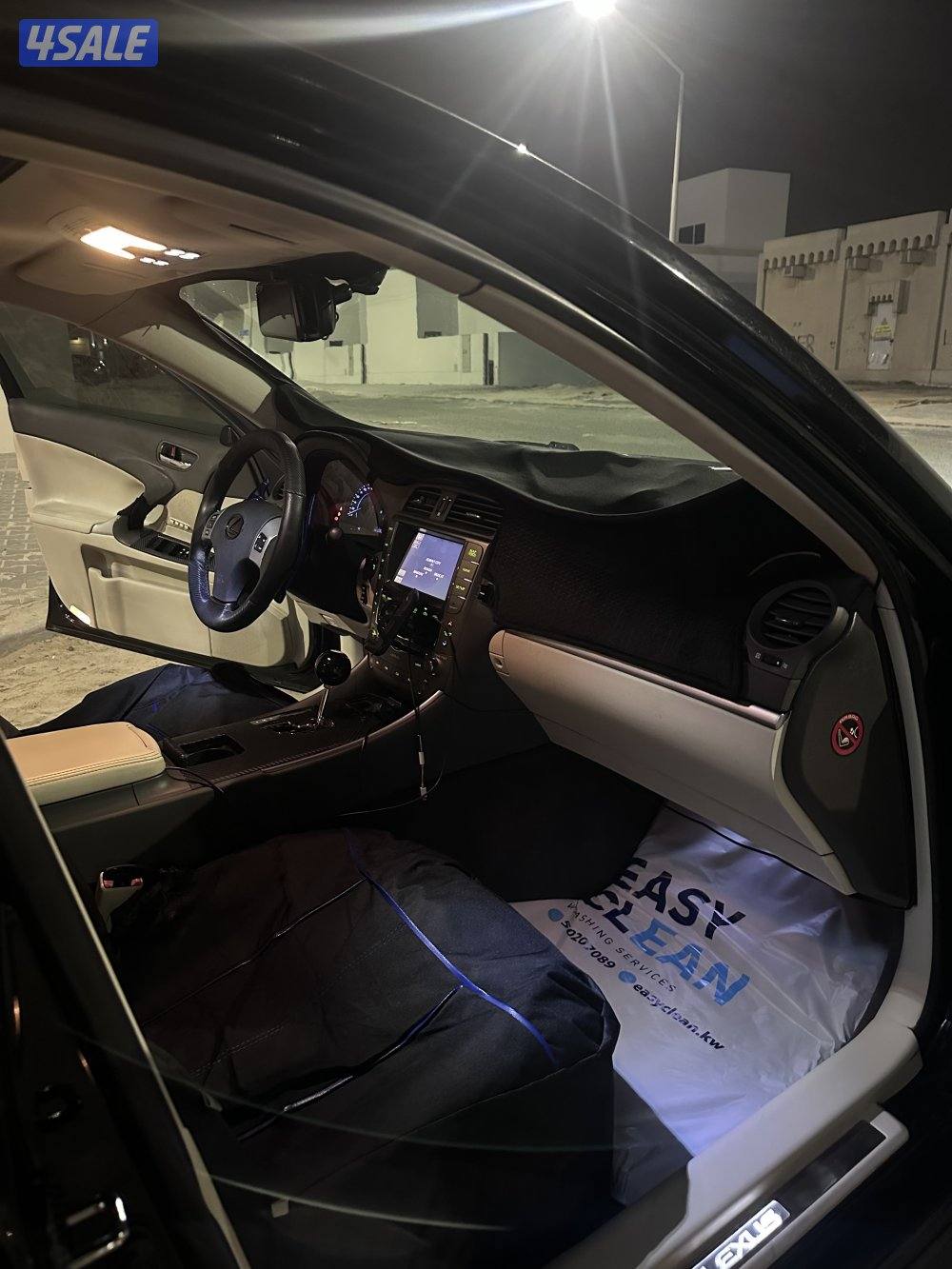 للبيع سياره لكززس is 300 موديل 20122