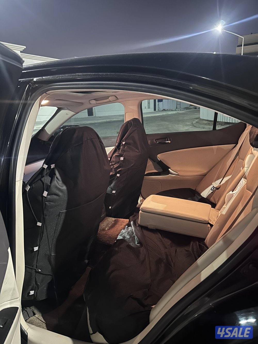 للبيع سياره لكززس is 300 موديل 20123