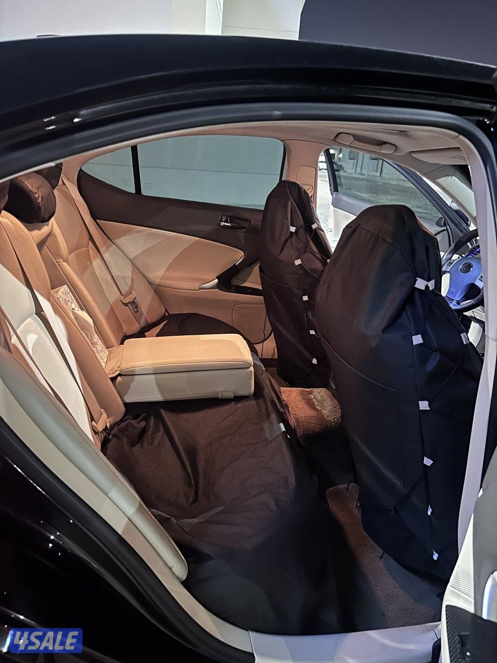 للبيع سياره لكززس is 300 موديل 20124