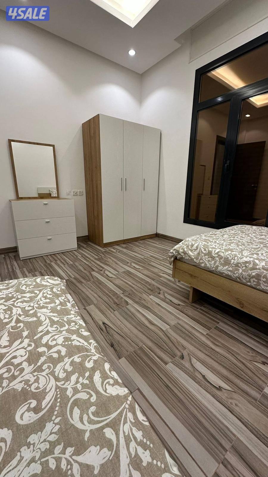 شاليه للإيجار جديد صف اول المرحلة الخامسة مقسوم  جديد A&B3