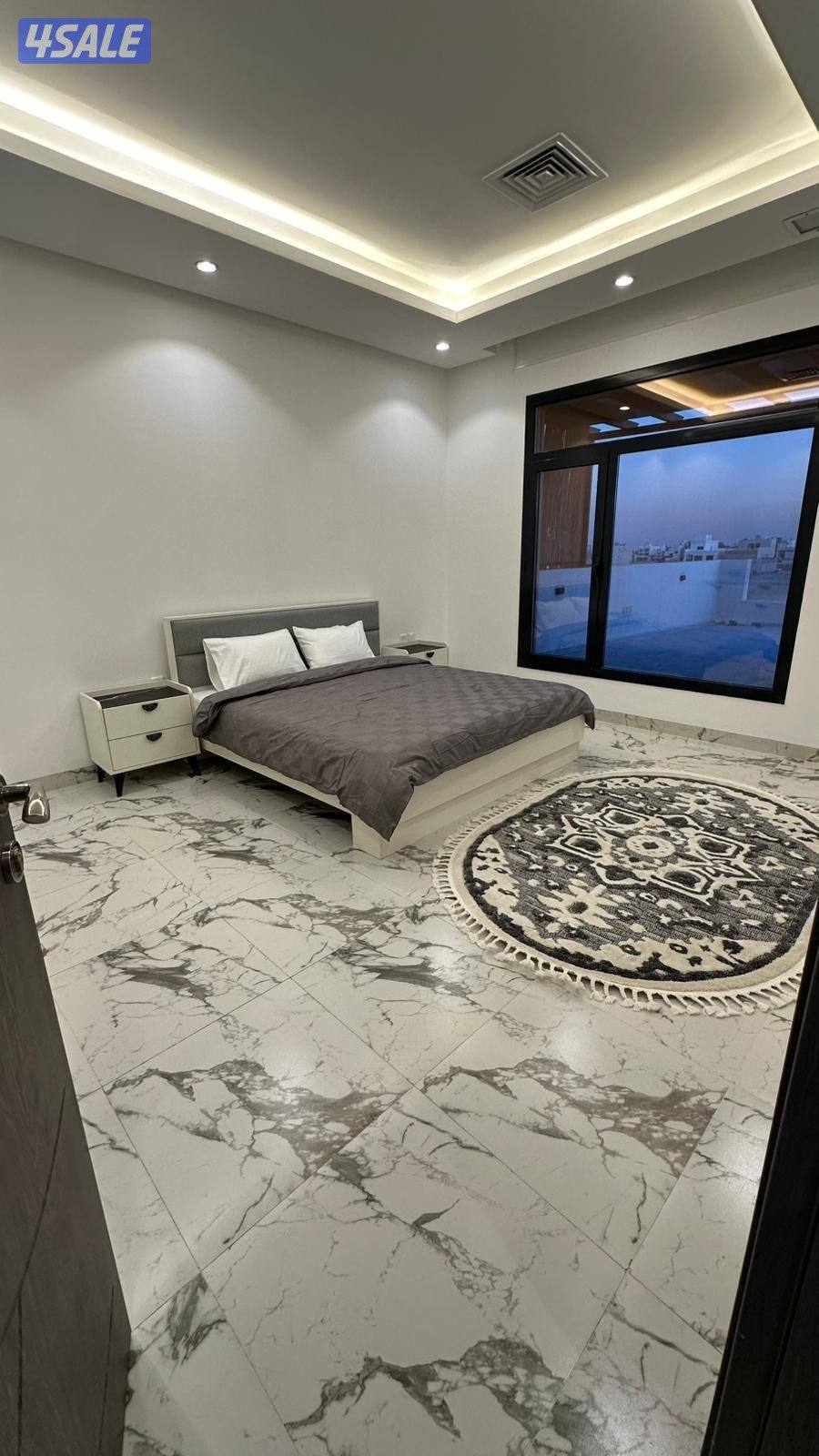 شاليه للإيجار جديد صف اول المرحلة الخامسة مقسوم  جديد A&B10