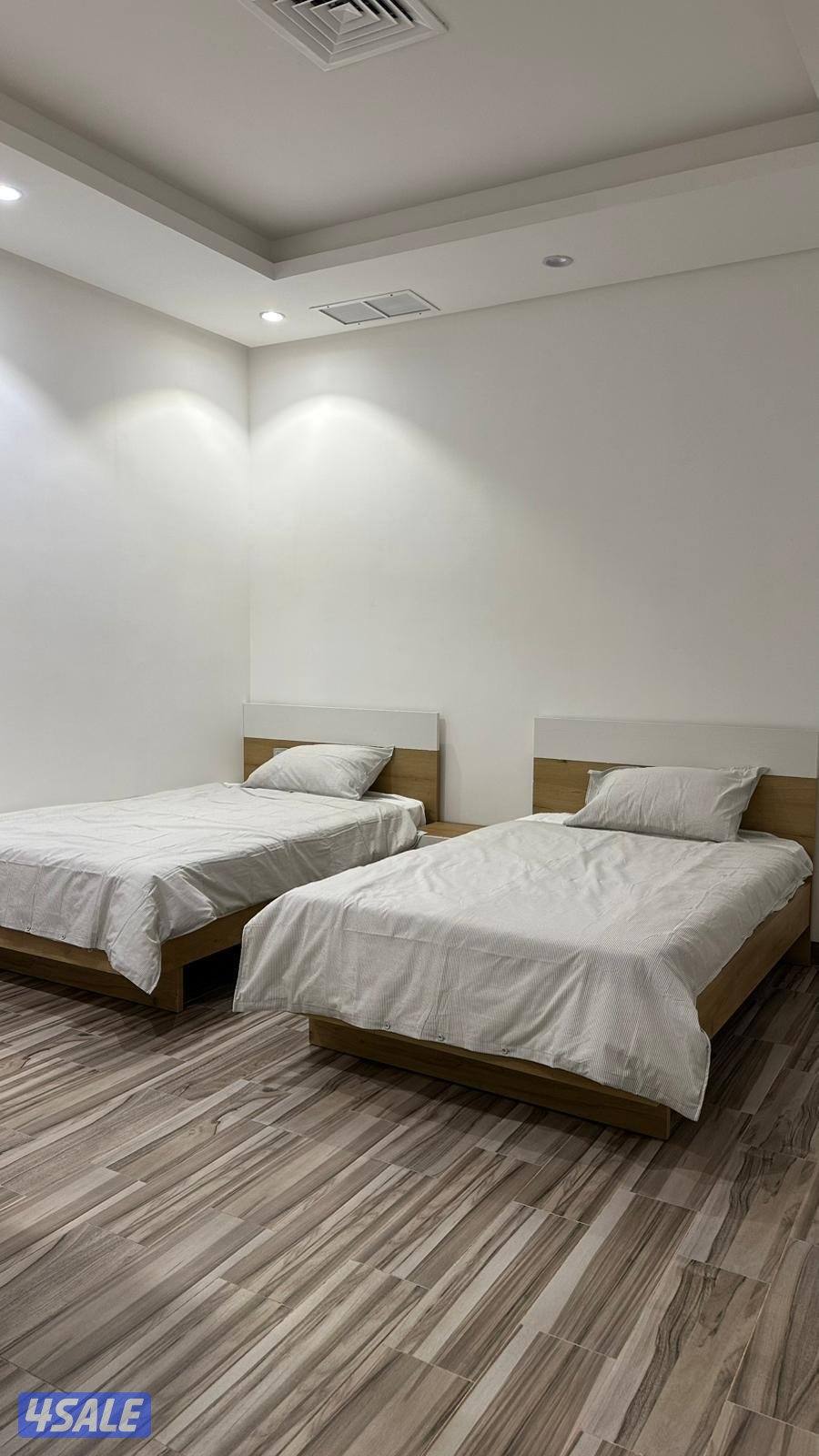 شاليه للإيجار جديد صف اول المرحلة الخامسة مقسوم  جديد A&B12