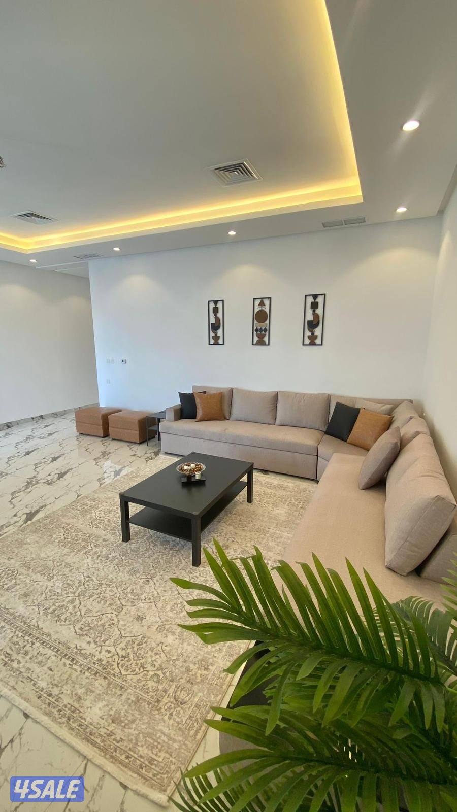 شاليه للإيجار جديد صف اول المرحلة الخامسة مقسوم  جديد A&B13