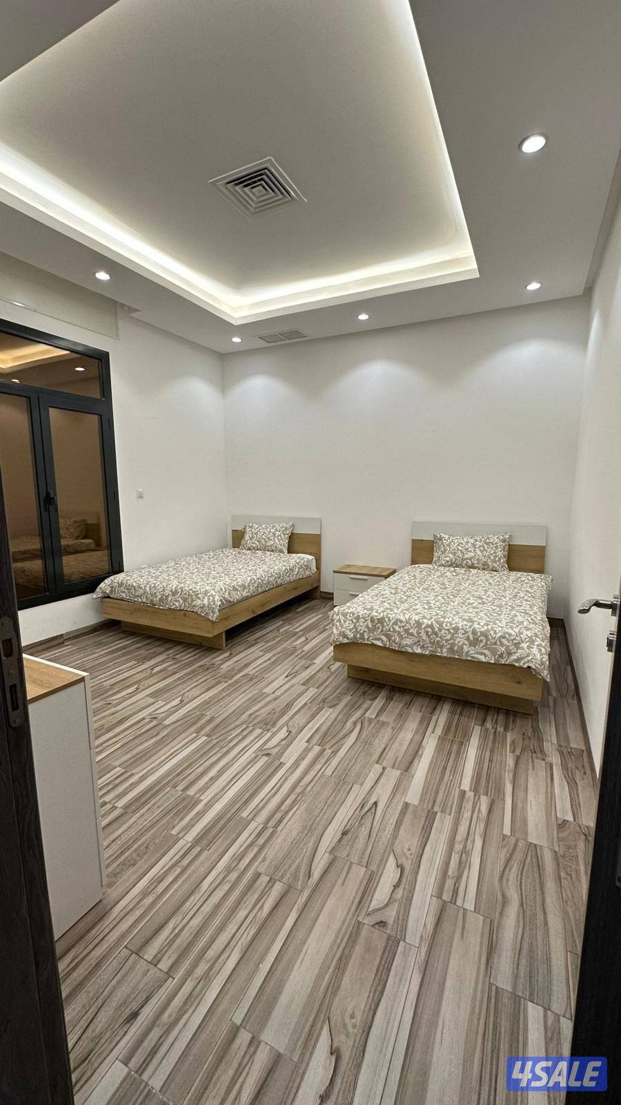 شاليه للإيجار جديد صف اول المرحلة الخامسة مقسوم  جديد A&B14