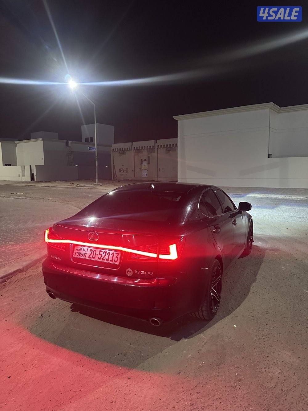 للبيع سياره لكززس is 300 موديل 20127