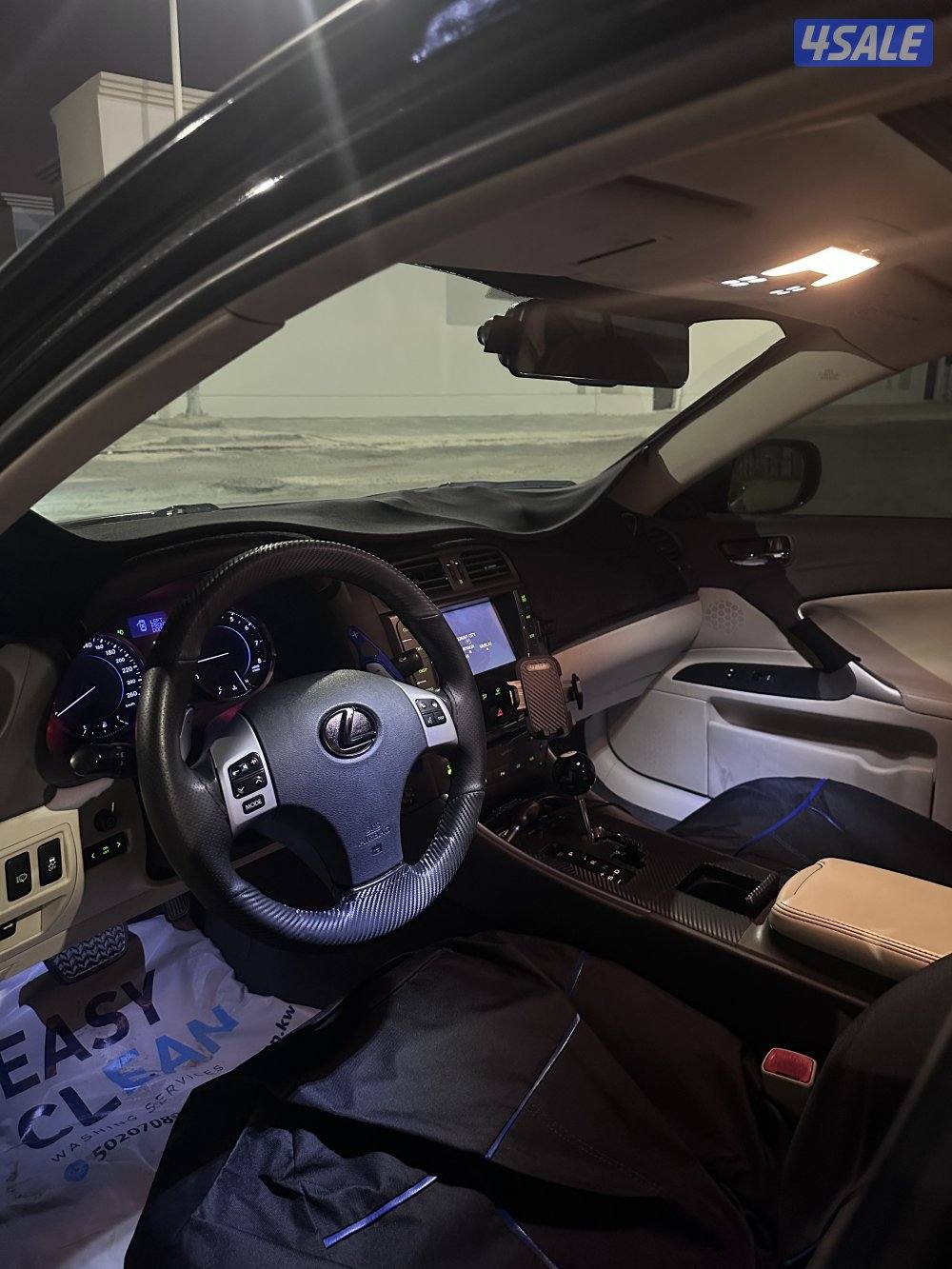 للبيع سياره لكززس is 300 موديل 20128