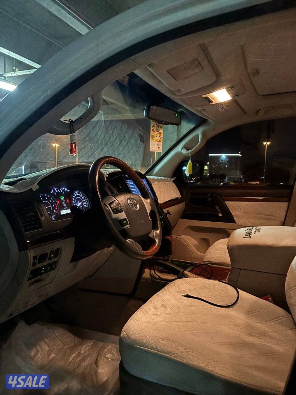 لاندكروز v8 الساير2