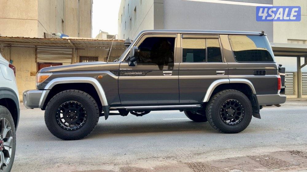 للبيع جيب نص ٢٠٢٢0