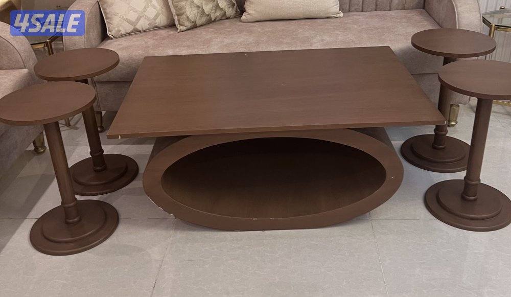 طاوله وسط واربع طاولات تقديم استعمال خفيف البيع 60 دينار1
