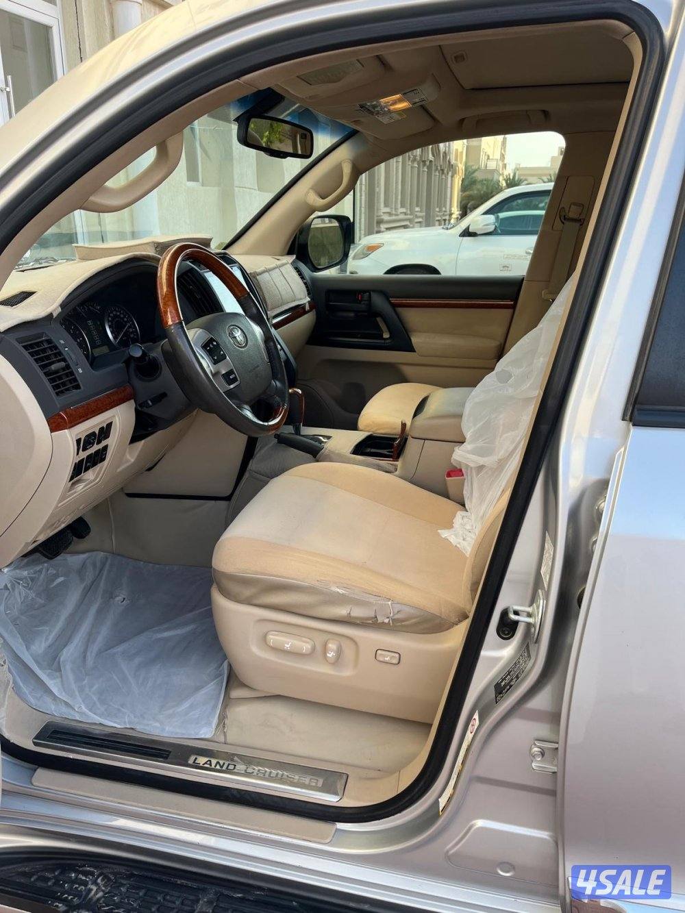 للبيع تويوتا لا ند كروزر موديل 2015 شرط الفحص مالك الاول ماشي 192الف7