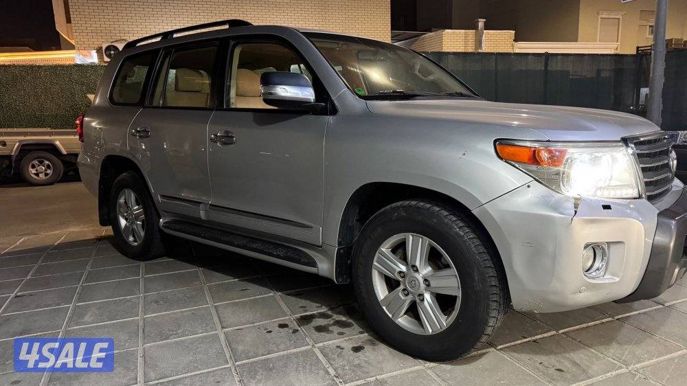 للبيع تويوتا لا ند كروزر موديل 2015 شرط الفحص مالك الاول ماشي 192الف8