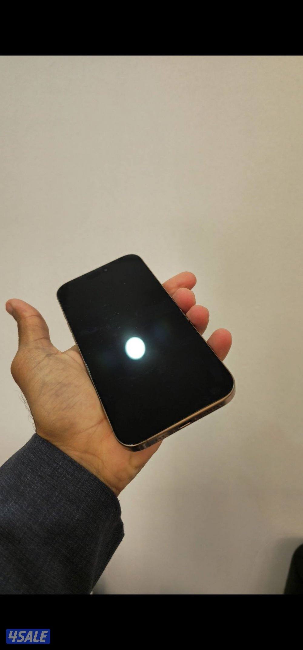 ايفون    شاريه ب 550 للبيع 380 بطاريته 95%6