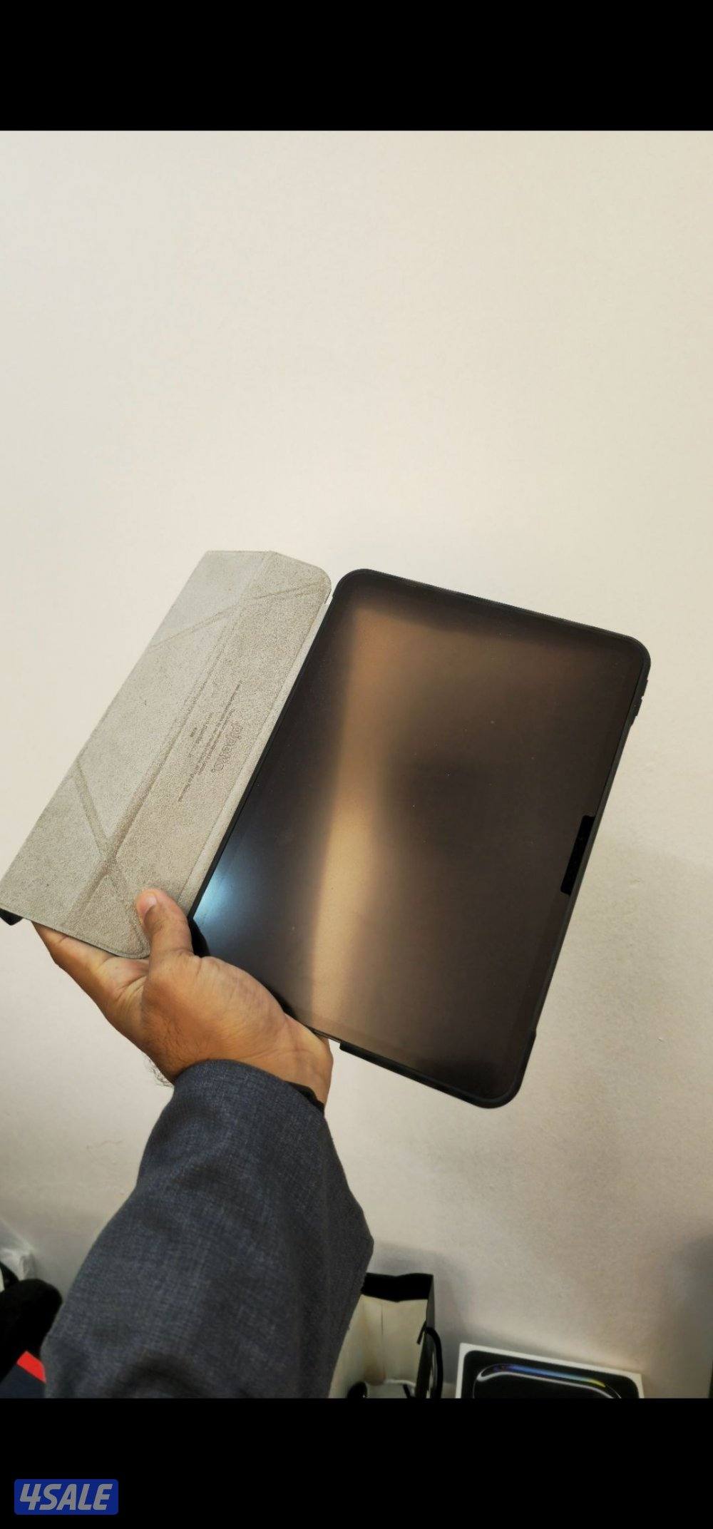 ايباد برو للبيع 11 انش 256 بطاريه 100%3