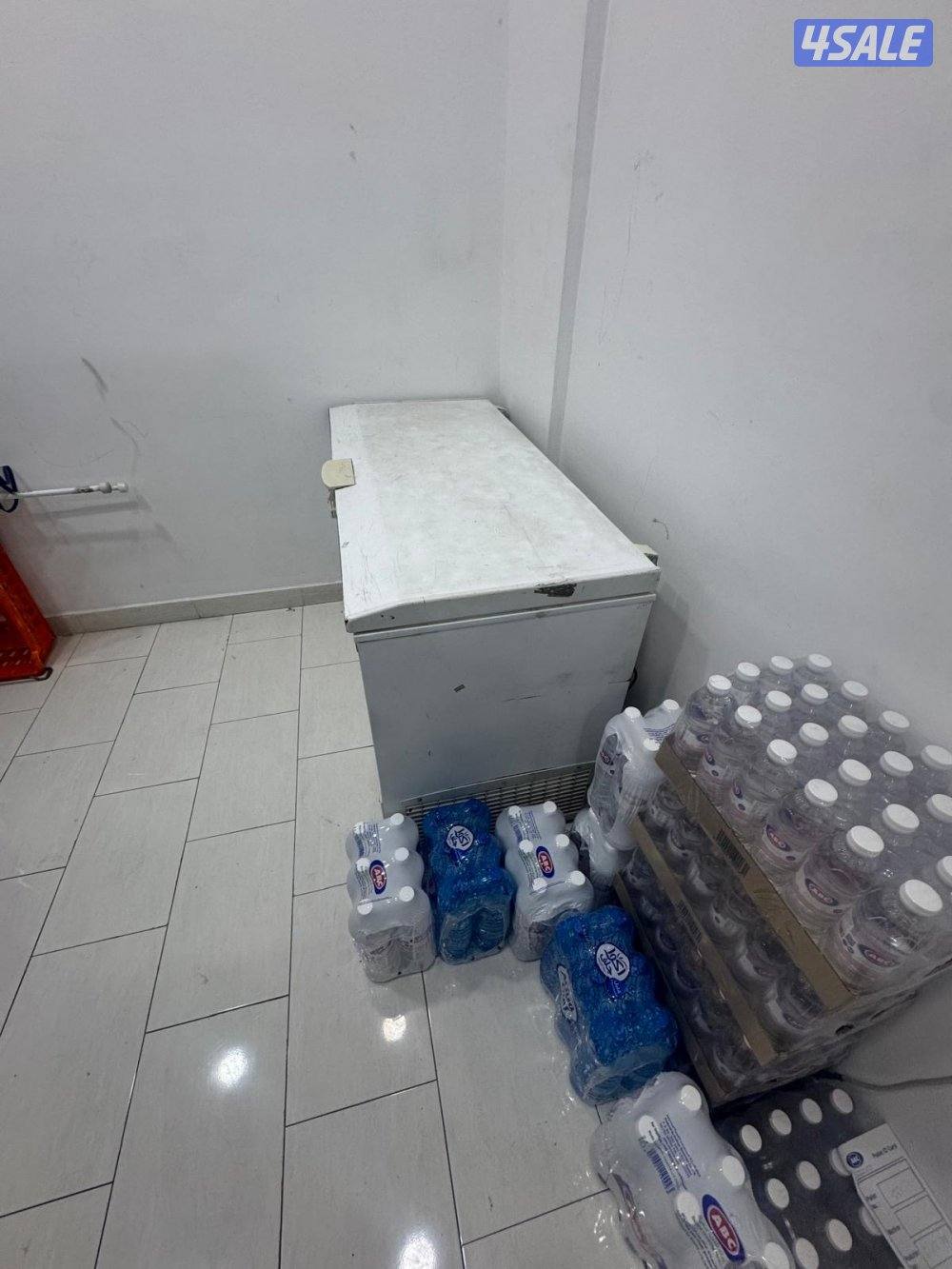 للبيع ثلاجة تصلح للبقالات والمطاعم اربع أبواب1