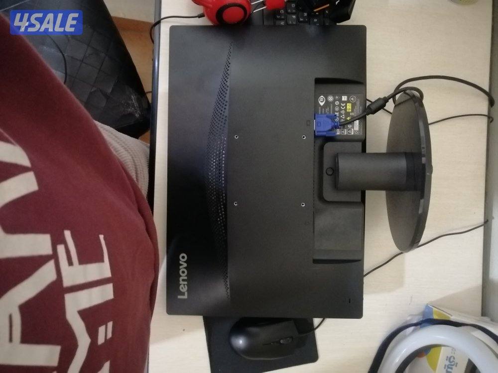 Lenovo pc with monitor, mouse and keyboard2