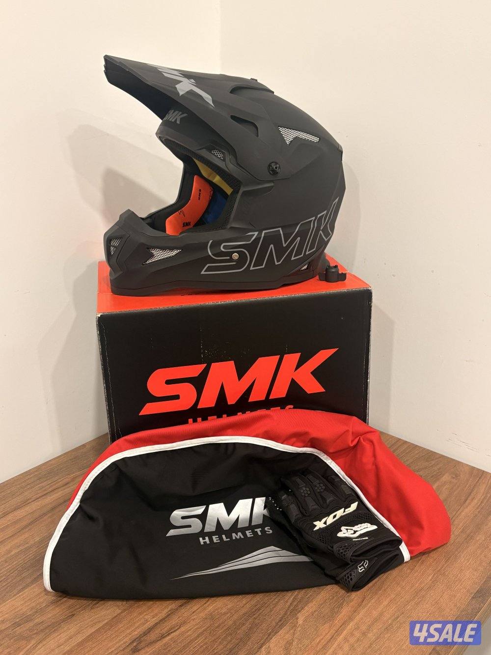 خوذه غير مستعمله مع كل ‏أغراضها الاصليه1