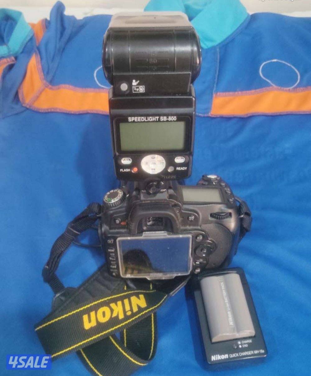 كاميرا دي90مع فلاش نيكون 8002