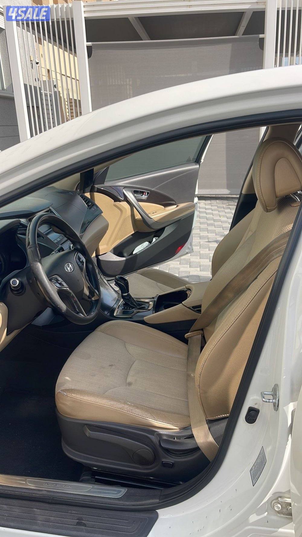 للبيع هيونداي أزيرا ٢٠١٤ اللون أبيض فيه أصباغ متفرقة0