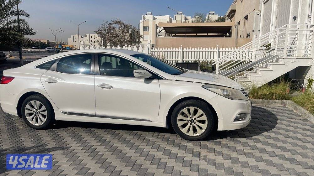 للبيع هيونداي أزيرا ٢٠١٤ اللون أبيض فيه أصباغ متفرقة5