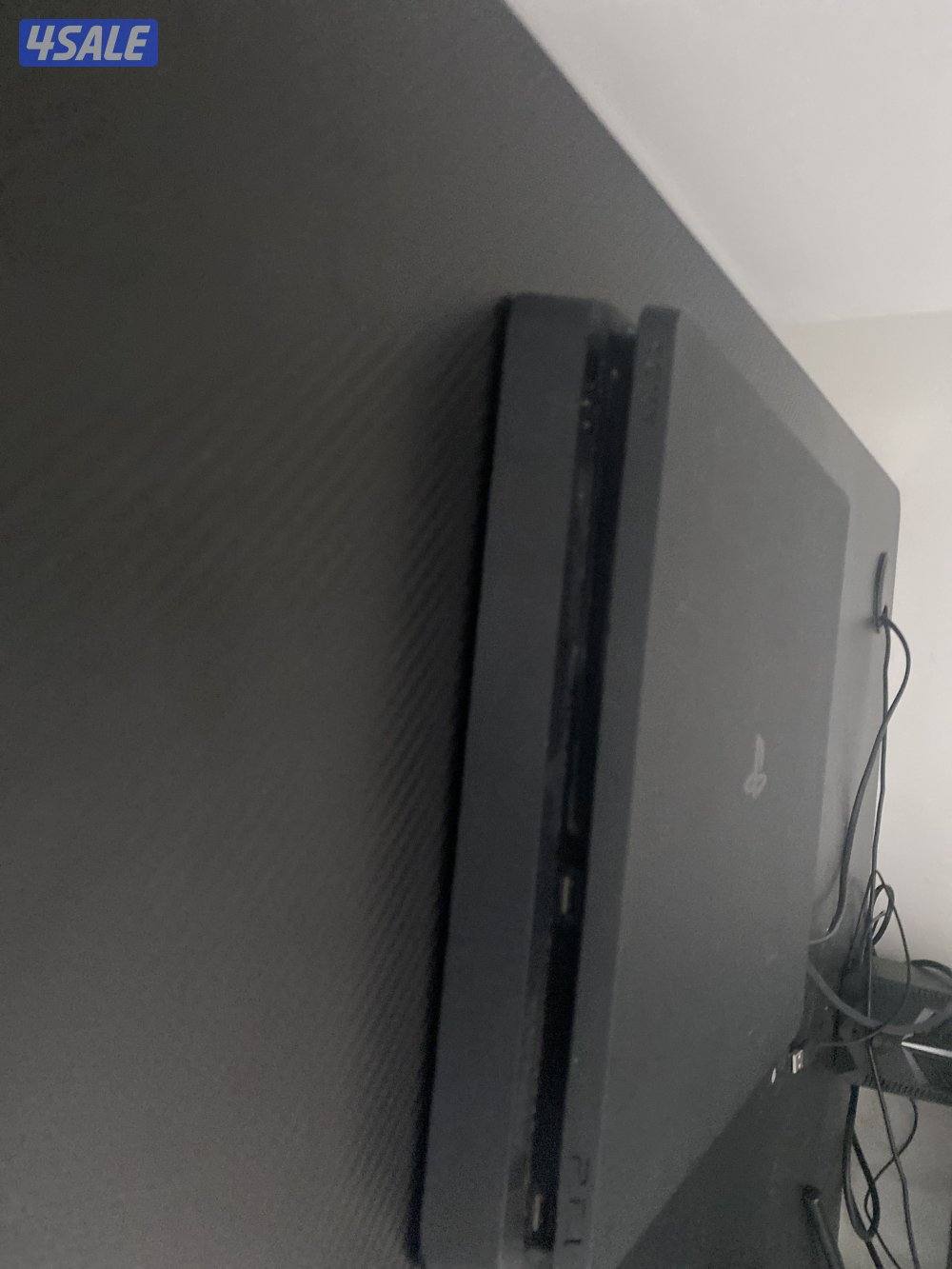 سوني فور مستعمل  معدل من ناحيه مساحه ٨٧٢.٨ قيقا بايت بحاله ممتازه1