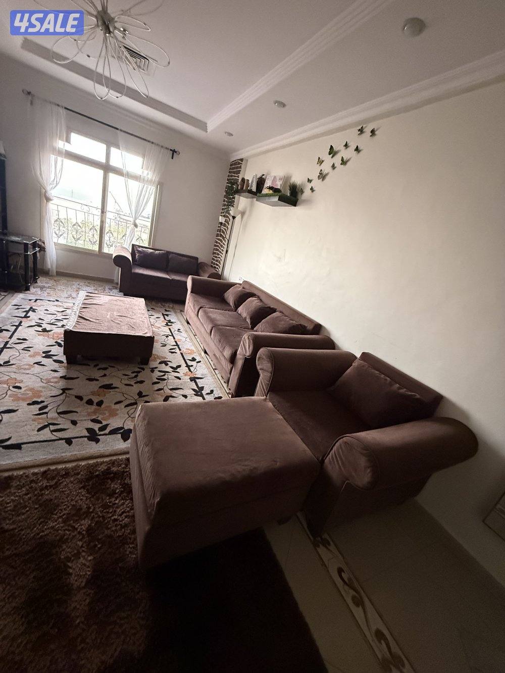 طقم انتريه كامل مع الطاولة والبف0