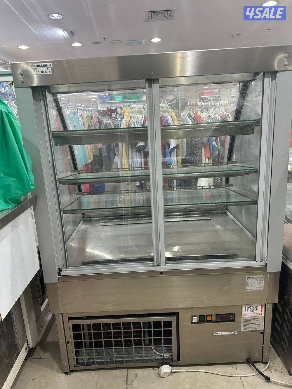 ثلاجة عرض ايطاليه0