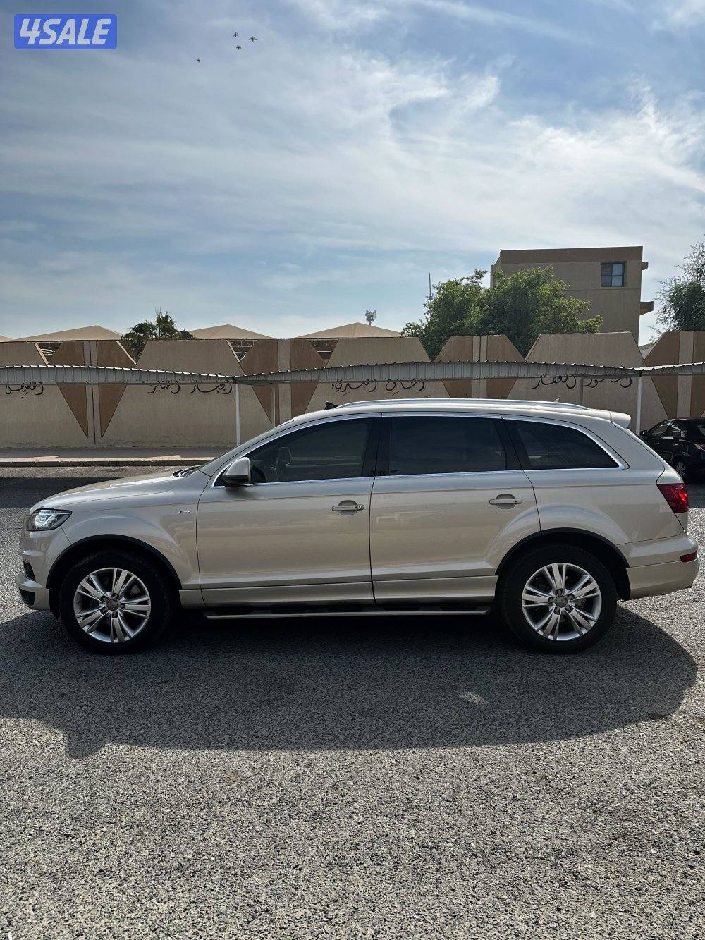 للبيع Q7 بحالة الوكالة10