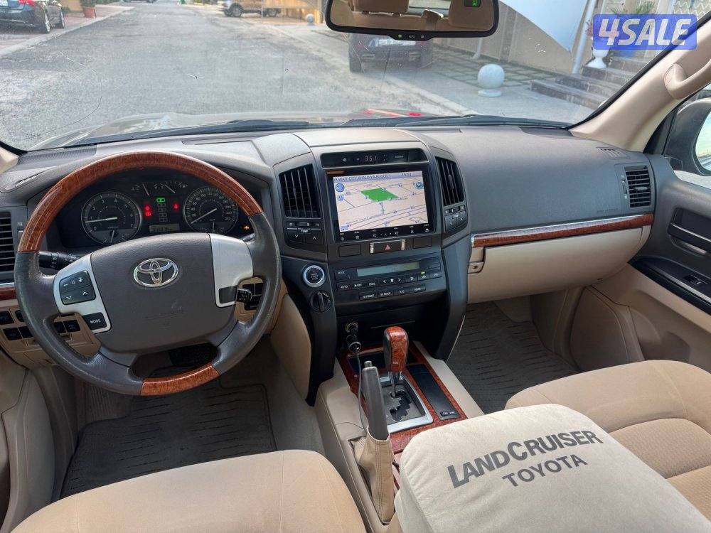 لاندكروزر GXR مديل 2015 8 سلندر3