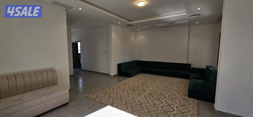 للبيع شاليه واجها شرقيه على البحر بالمرحله الثالثه قرب المول3