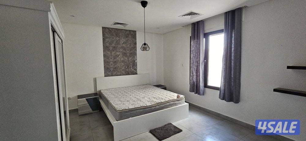 للبيع شاليه واجها شرقيه على البحر بالمرحله الثالثه قرب المول4