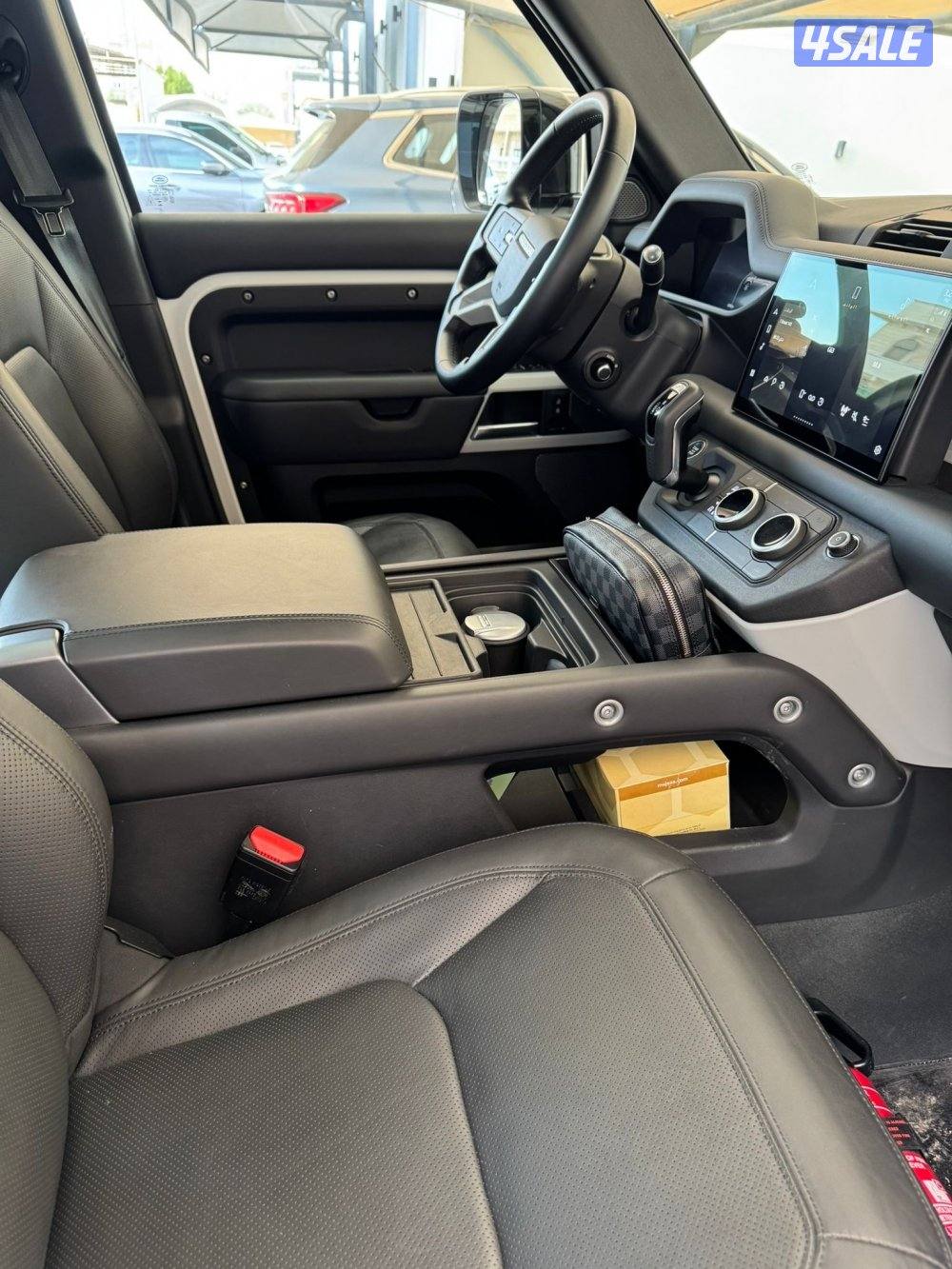 للبيع دفندر 110 وارد وكالة الكويت 6 سلندر تيربو اعلى مواصفات ماشي32الف5