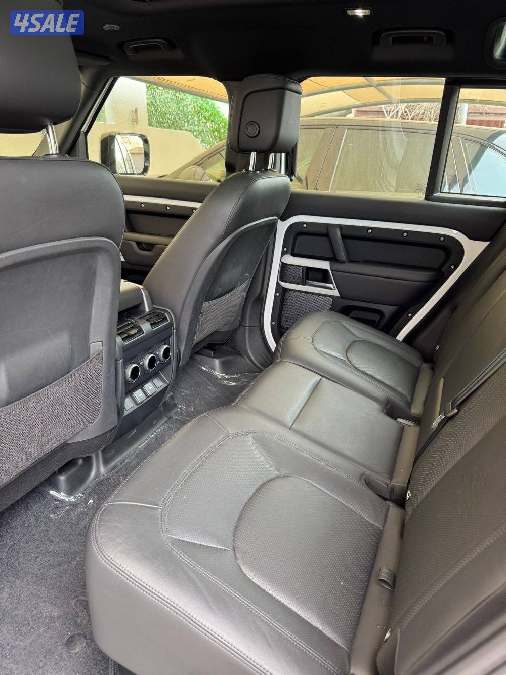 للبيع دفندر 110 وارد وكالة الكويت 6 سلندر تيربو اعلى مواصفات ماشي32الف8