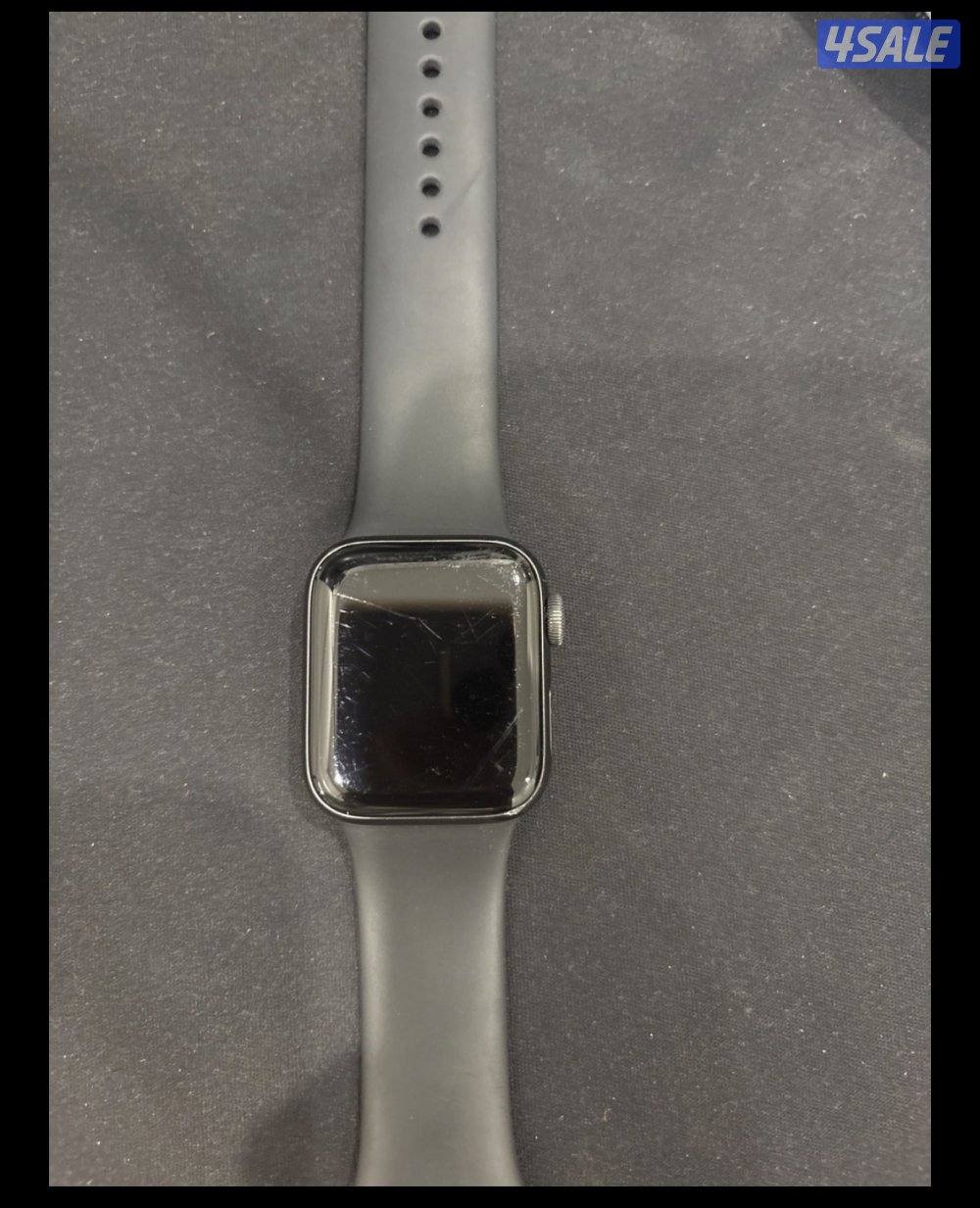 ساعة ابل الجيل السادس مستعمله و سماعتها خربانه1