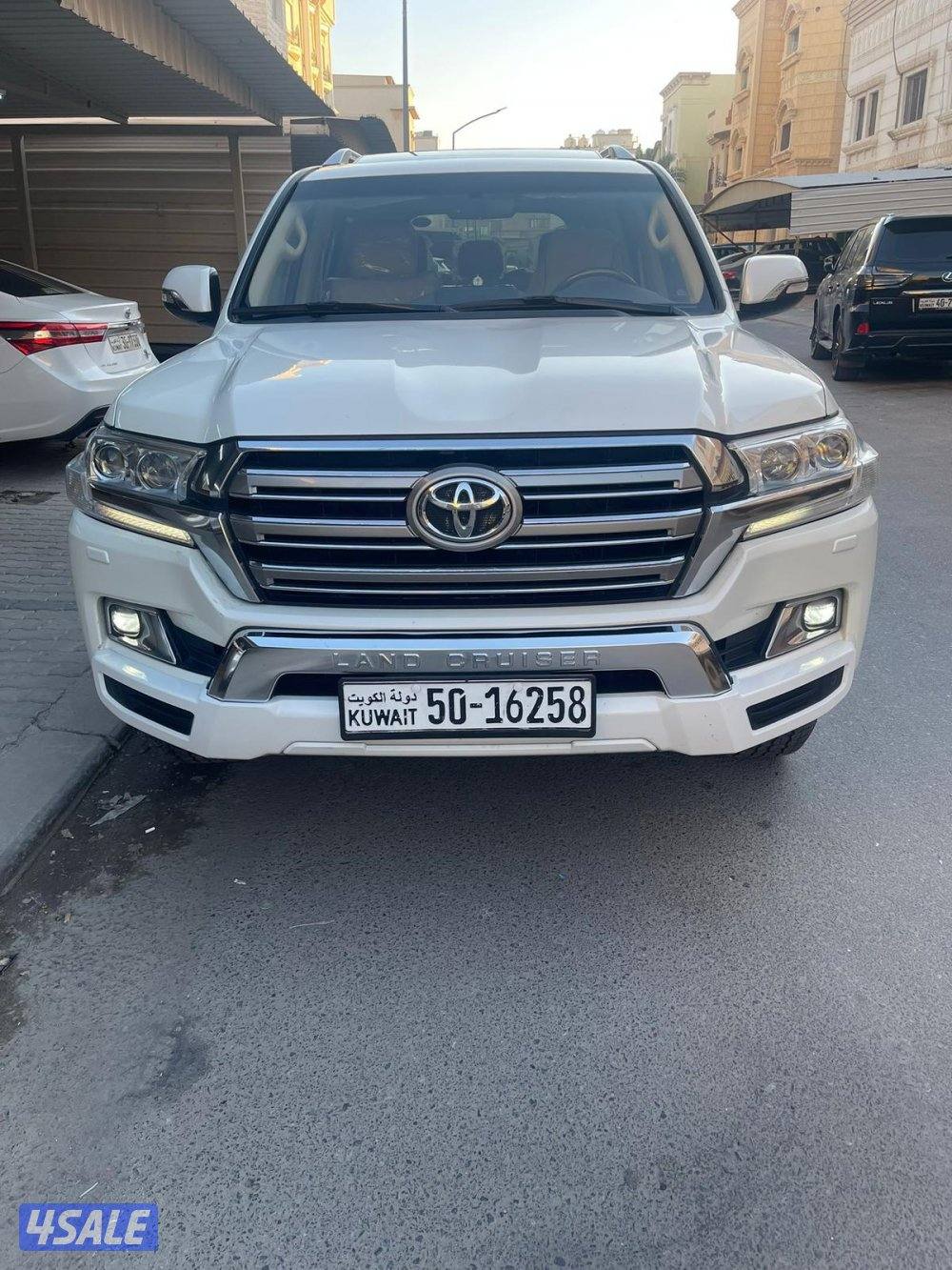 لاند كروز GX.R V8 ٢٠١٧ الساير عداد ٢٠٥ ألف شرط الفحص صبغ وكاله0