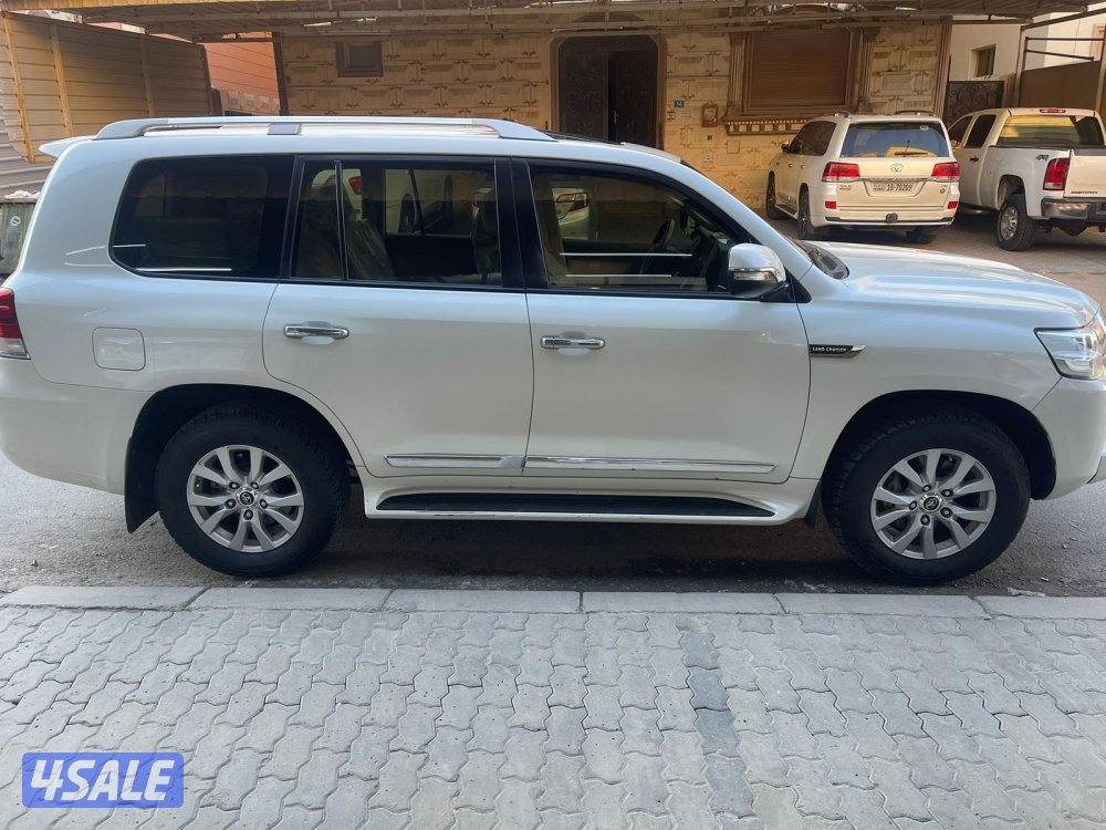 لاند كروز GX.R V8 ٢٠١٧ الساير عداد ٢٠٥ ألف شرط الفحص صبغ وكاله4