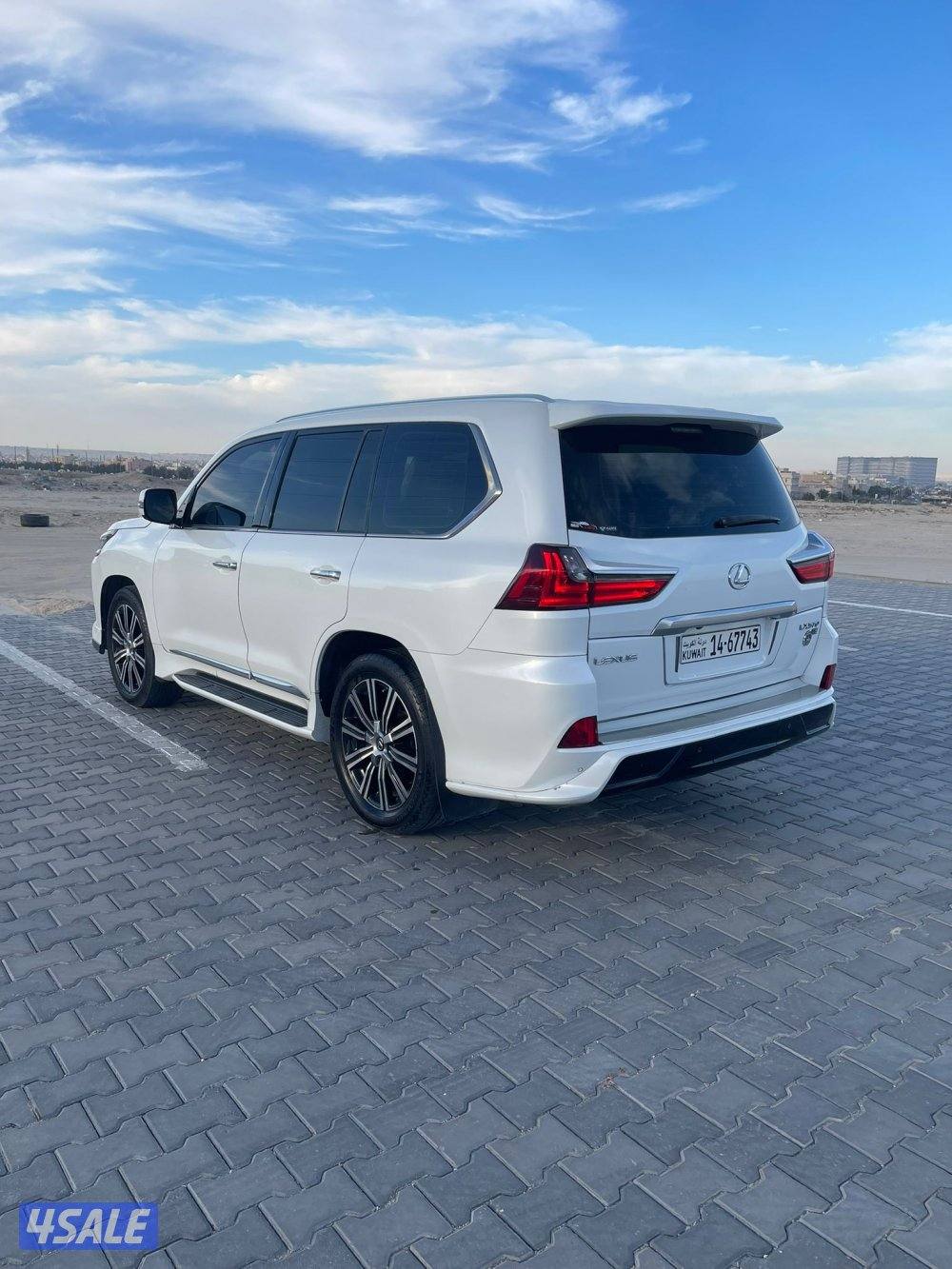 لكزس LX570 ٢٠١٦ وارد الخليج عداد ٣٢٤ ألف شرط الفحص صبغ وكاله0