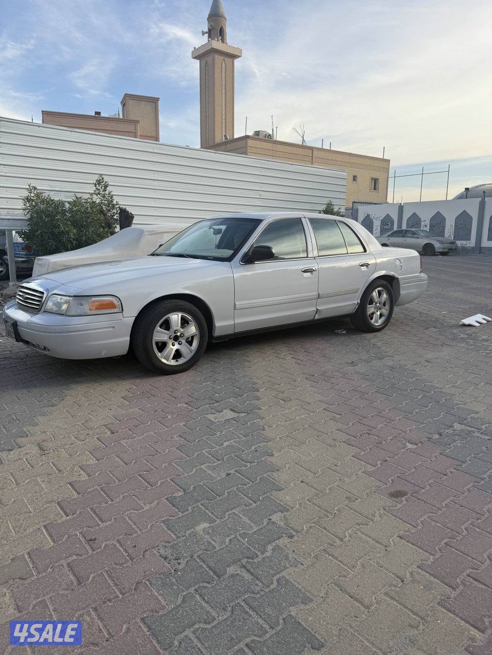 للبيع كراون فكتوريا صبغ الوكاله عدا قطعه شرط الفحص0