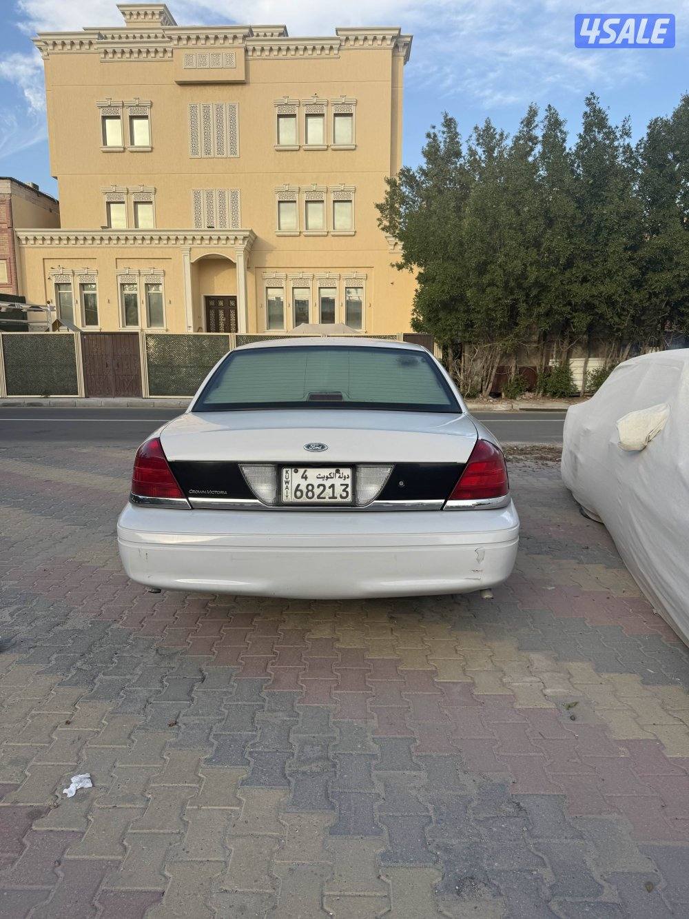 للبيع كراون فكتوريا صبغ الوكاله عدا قطعه شرط الفحص1