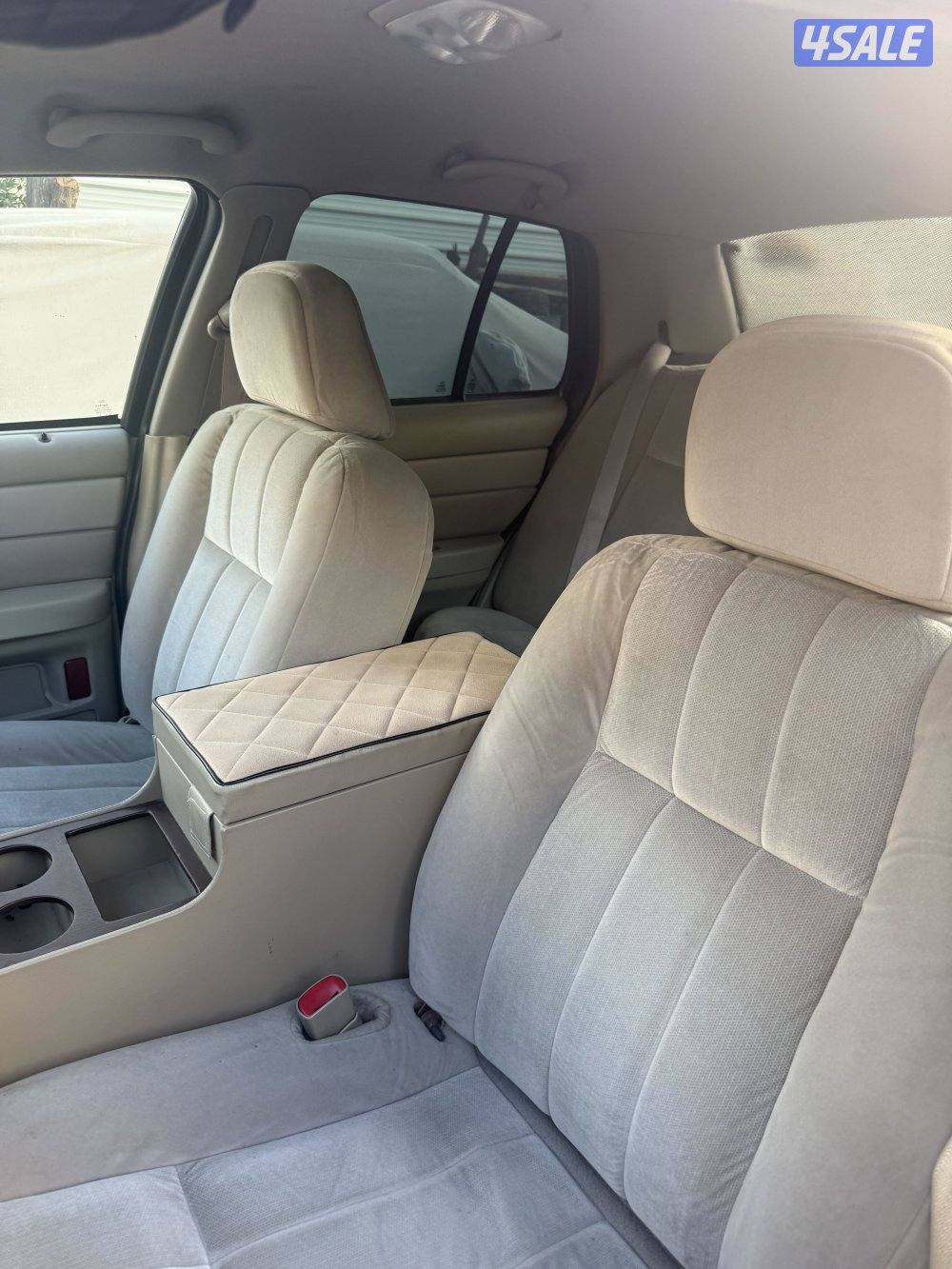 للبيع كراون فكتوريا صبغ الوكاله عدا قطعه شرط الفحص3