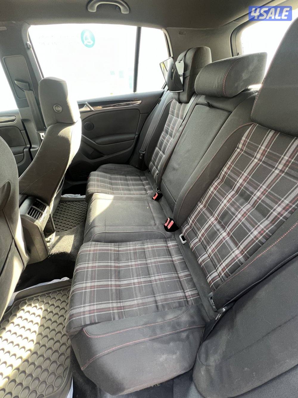 Volkswagen Golf 6 GTI9