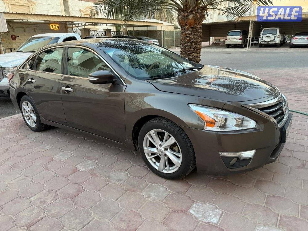 للبيع نيسان التيما موديل 2015 بني 4 سلندر2