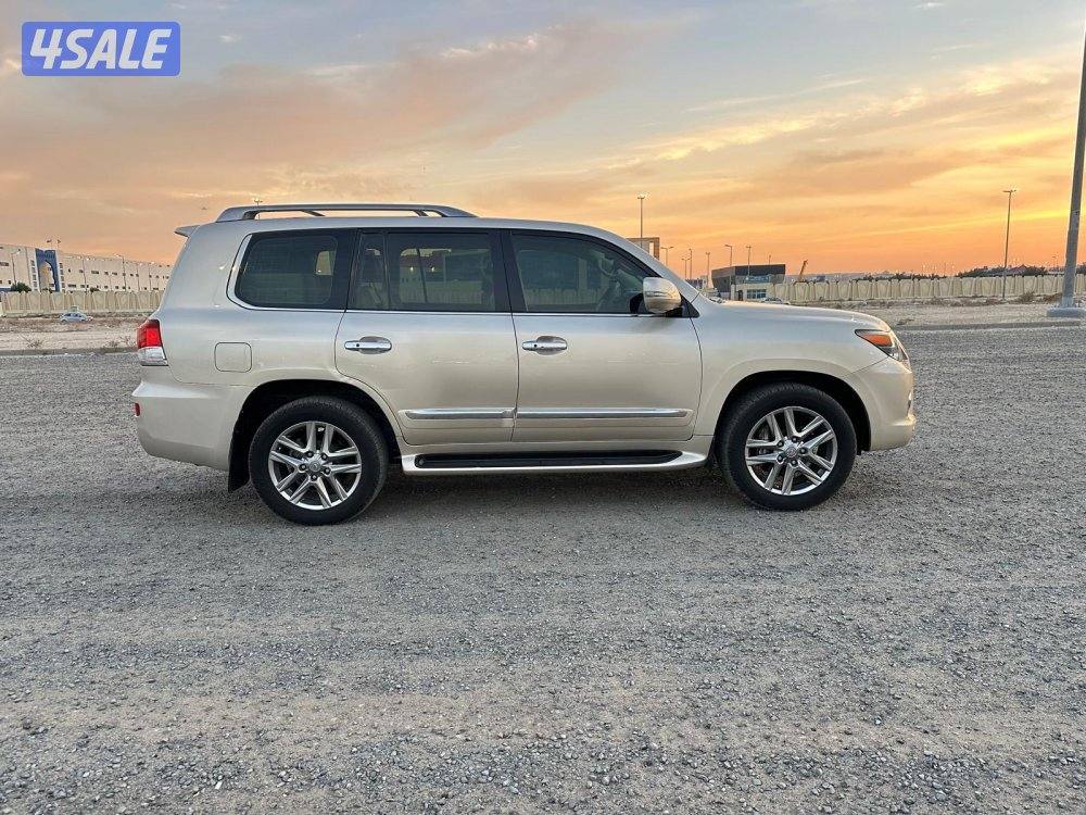 لكزس LX 570 موديل ٢٠١٥ سيرفس وكالة1