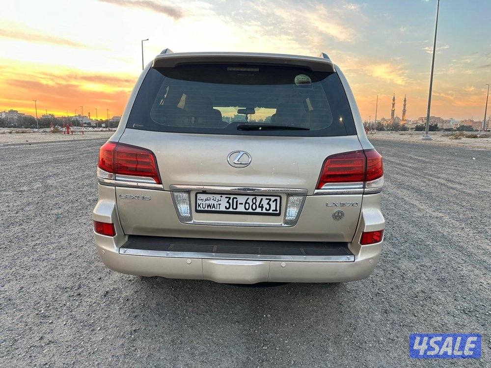 لكزس LX 570 موديل ٢٠١٥ سيرفس وكالة3