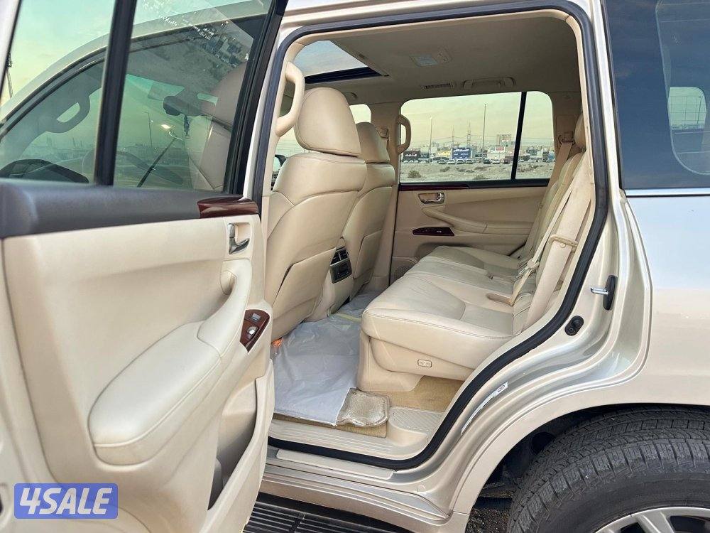 لكزس LX 570 موديل ٢٠١٥ سيرفس وكالة8