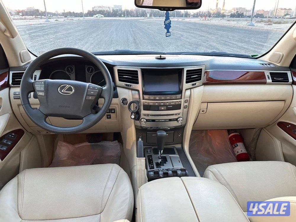 لكزس LX 570 موديل ٢٠١٥ سيرفس وكالة9