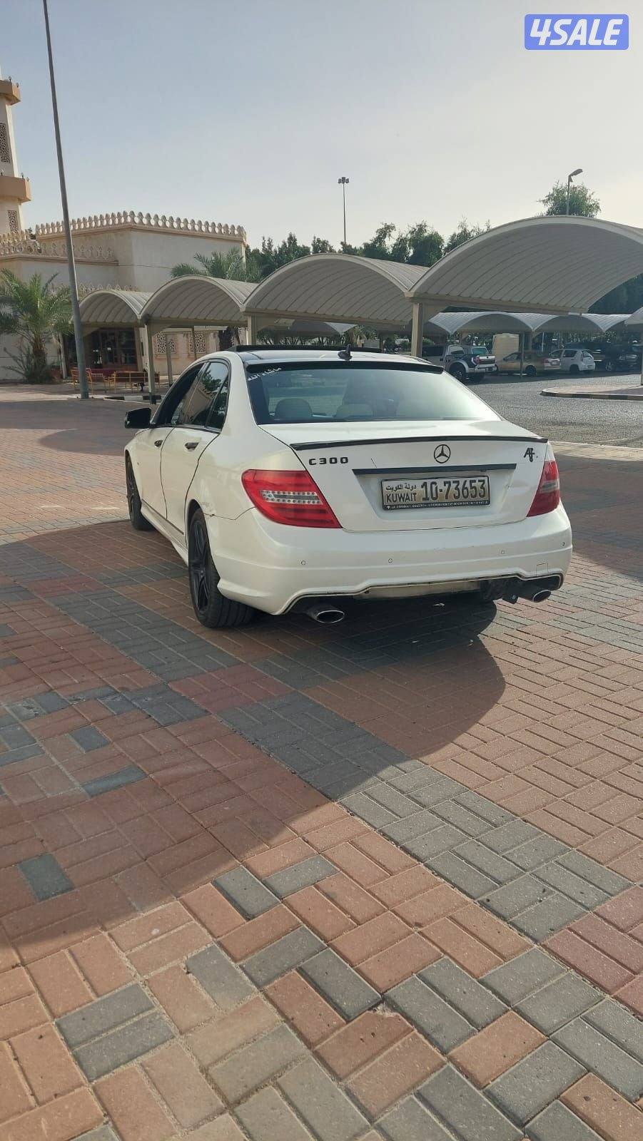 للبيع مرسيدس c300 موديل ٢٠١٢ فل اوبشن عداد ٢٣٣ الف كيلو0